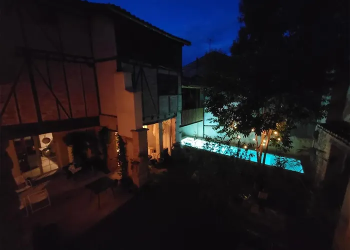 Relax En Casona Unica Lanueva Patio Compartido * 칸델레다