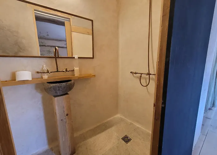 Relax En Casona Unica Lanueva Patio Compartido 칸델레다